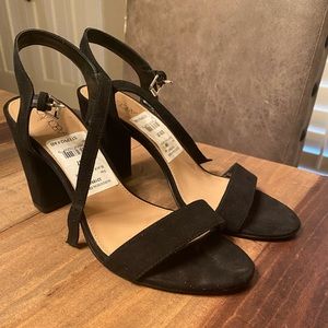 Black low ankle strap